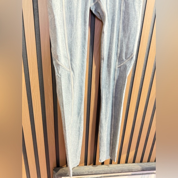 Lululemon Fast Free HR Tight 25” Light Blue Tie Sz 2 - Picture 3 of 6